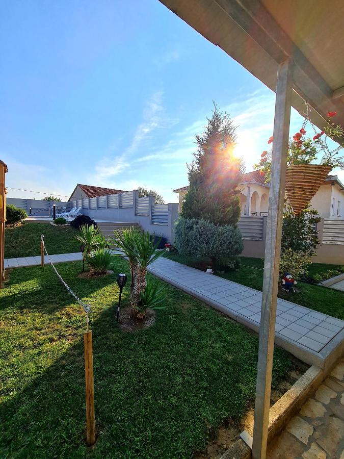 Spacious Villa For 10 With A Big Private Pool Trilj エクステリア 写真