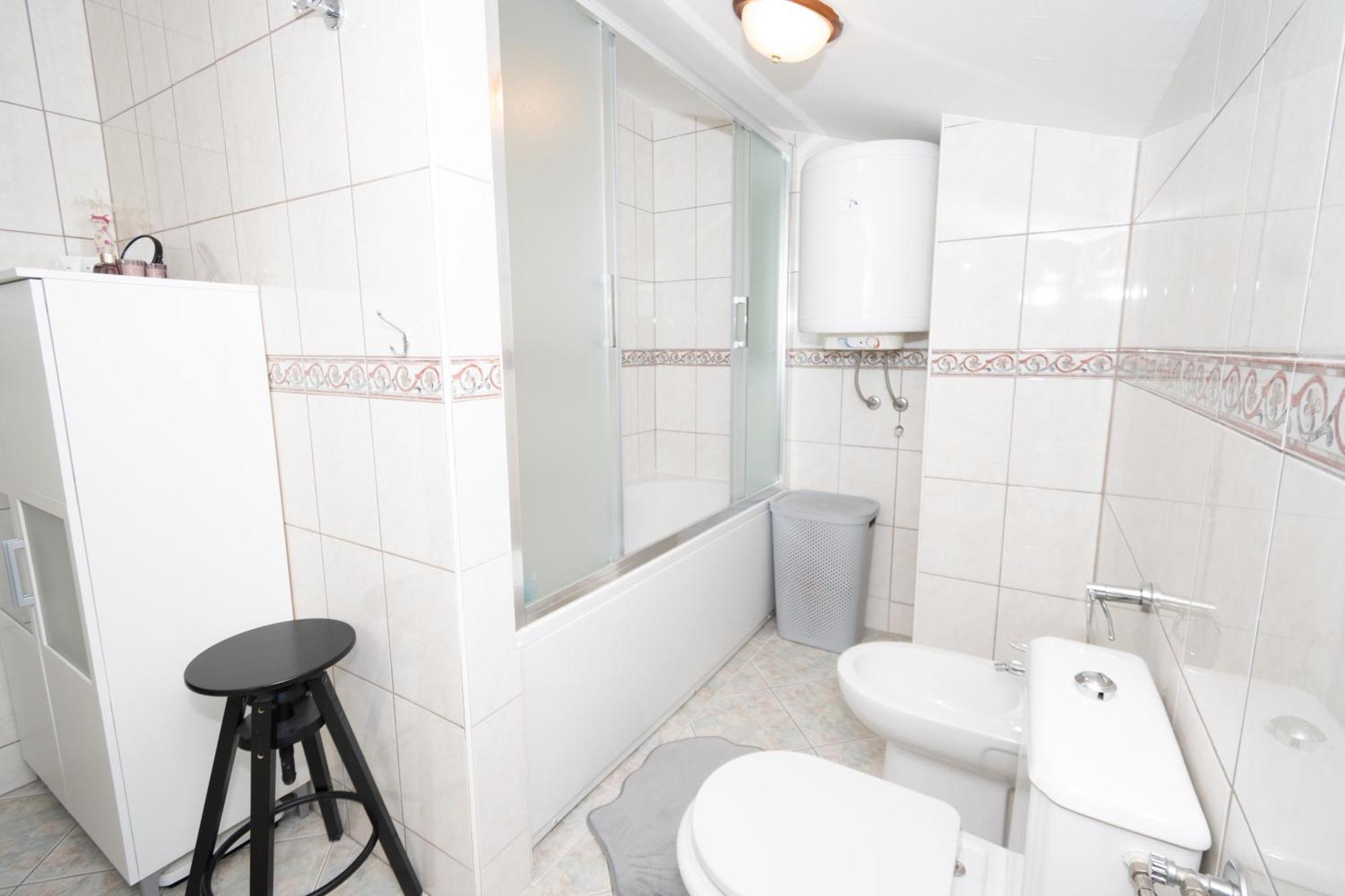 Spacious Villa For 10 With A Big Private Pool Trilj エクステリア 写真