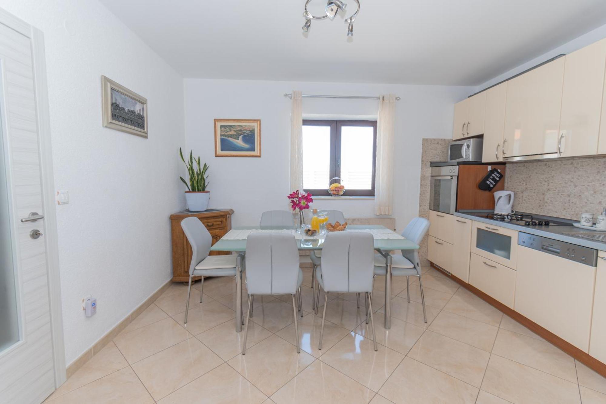 Spacious Villa For 10 With A Big Private Pool Trilj エクステリア 写真