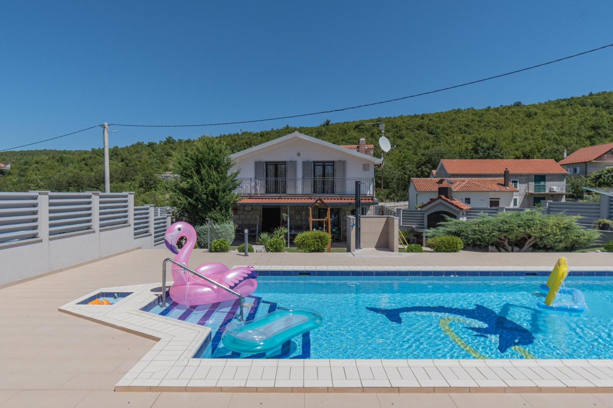 Spacious Villa For 10 With A Big Private Pool Trilj エクステリア 写真