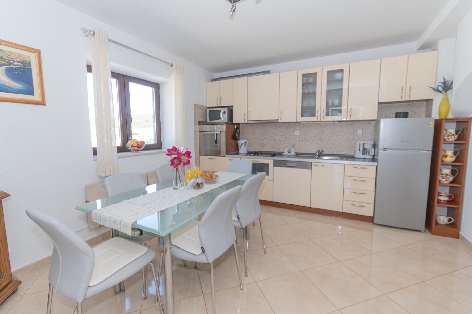 Spacious Villa For 10 With A Big Private Pool Trilj エクステリア 写真