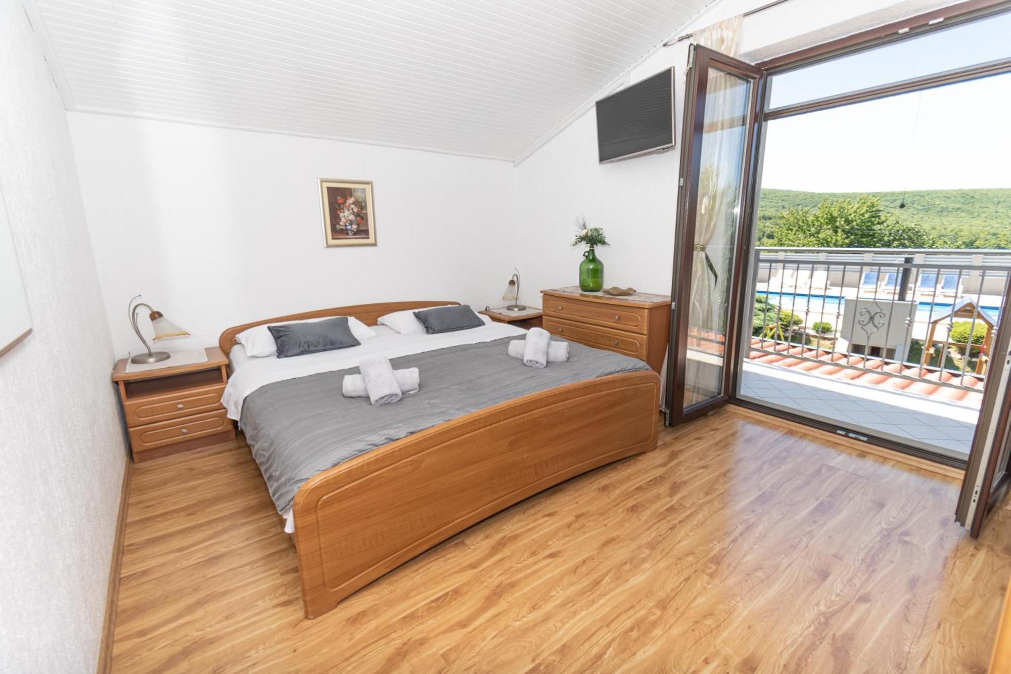Spacious Villa For 10 With A Big Private Pool Trilj エクステリア 写真