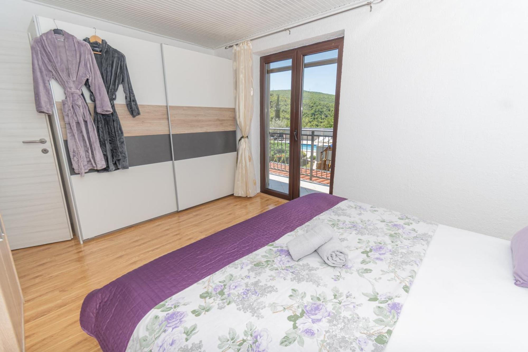 Spacious Villa For 10 With A Big Private Pool Trilj エクステリア 写真