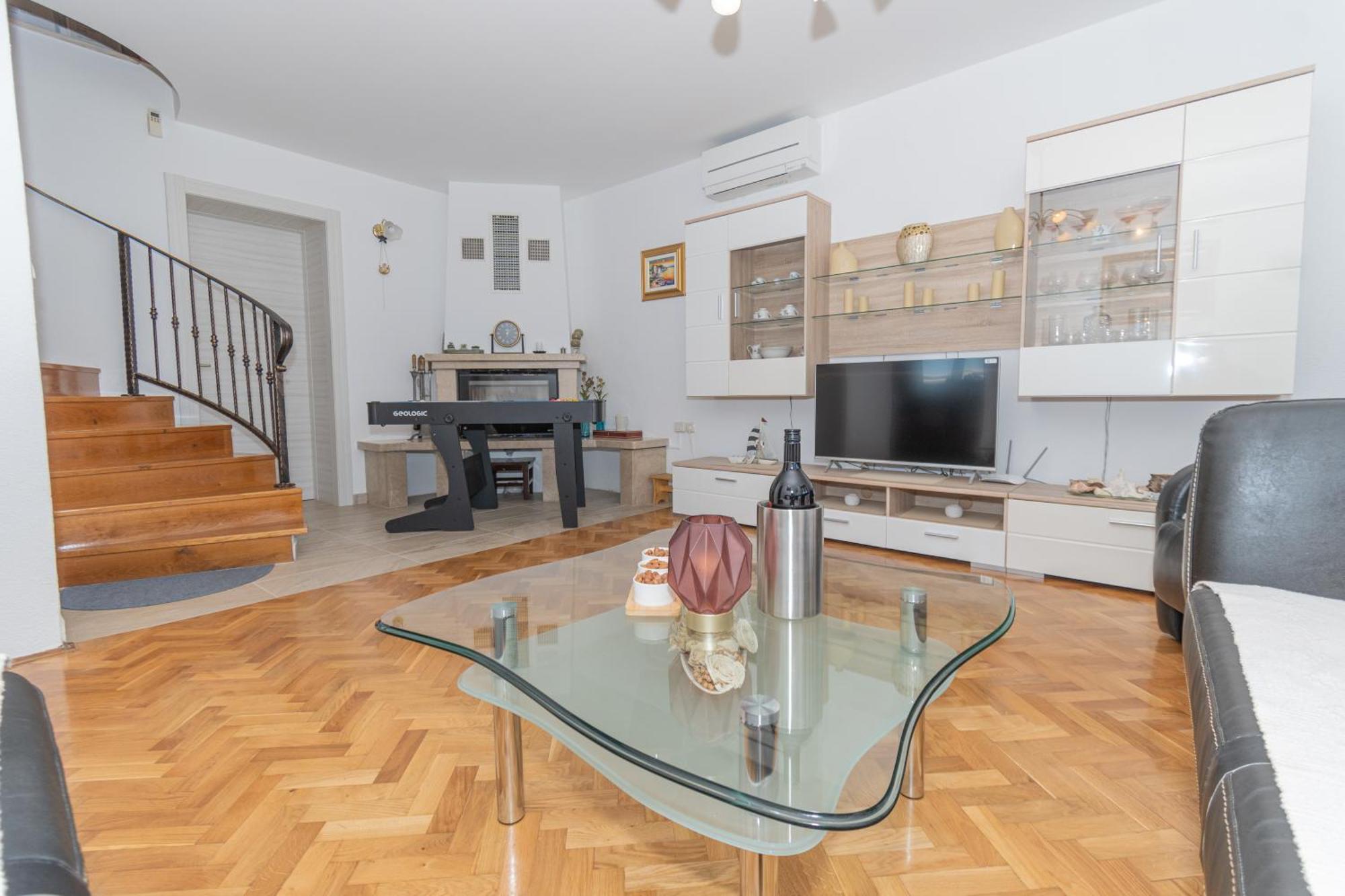 Spacious Villa For 10 With A Big Private Pool Trilj エクステリア 写真